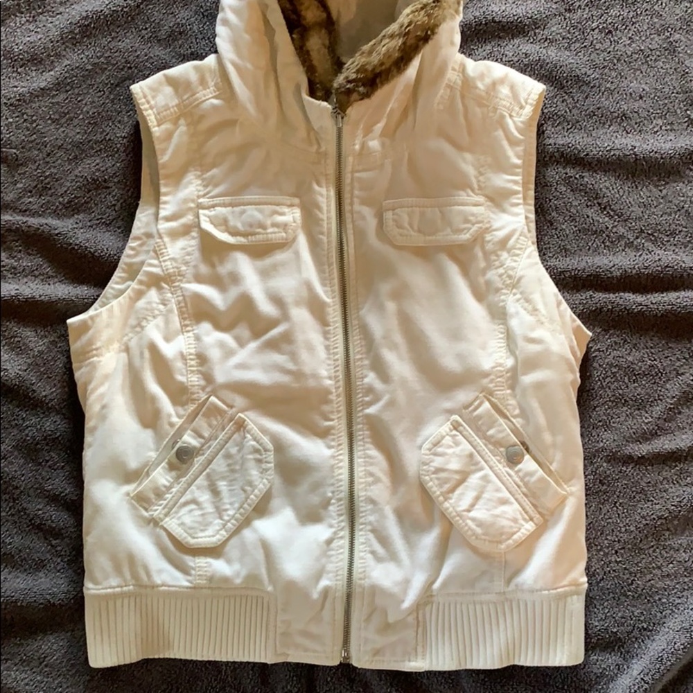 Vest - Picture 4 of 5